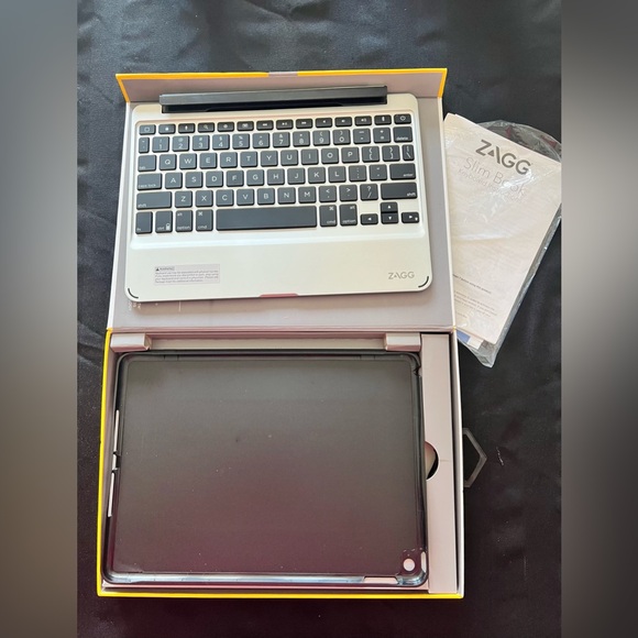 Zagg iPad Air 2 keyboard and case - Picture 4 of 4